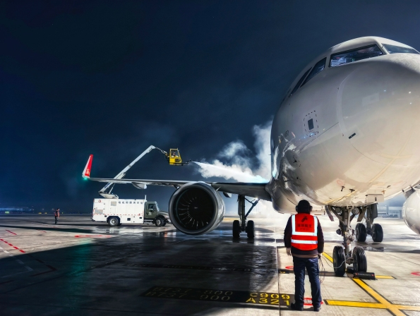 冰城-30℃的守护：机务人的春运时刻